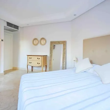 Luxury Duplex Penthouse By Puerto Banus 马尔韦利亚