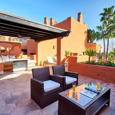 Luxury Duplex Penthouse By Puerto Banus 度假居 *